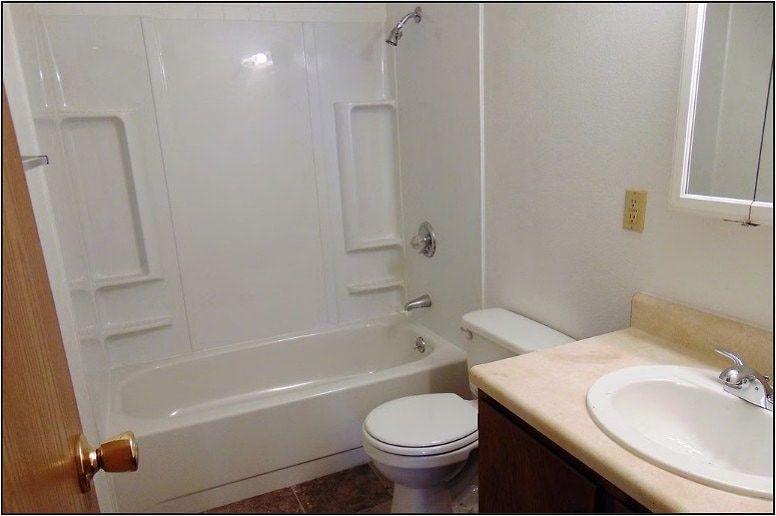 Bathroom before renovation