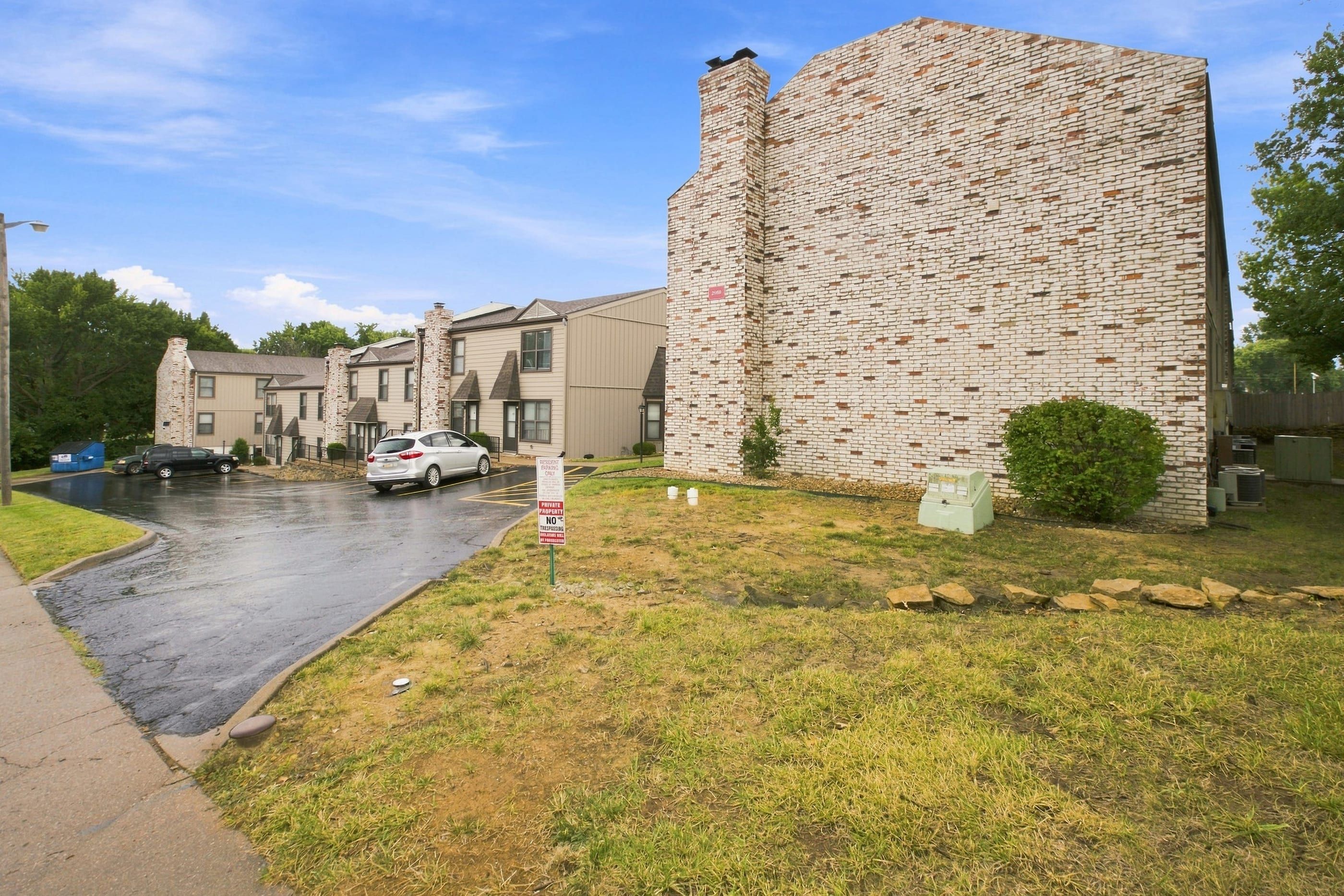 Hillstone Apartments, Topeka, Kansas
