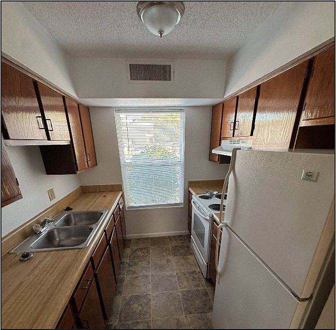 Kitchen before renovation
